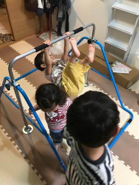 激安の室内鉄棒を導入 逆上がりが一瞬でマスターできた 完全におすすめ 子育てブログ 育児は気合い W